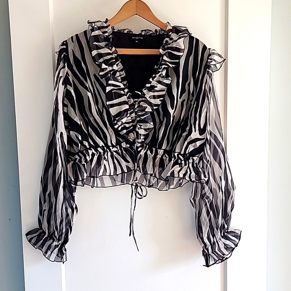New Saks brand Area Stars Bari Animal Print Crop Top size medium - Picture 2 of 7